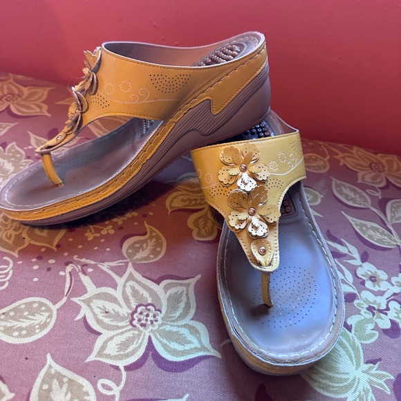 Women’s leather wedge flip flop - Picture 4 of 9